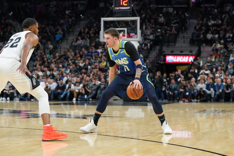 NBA: Dallas Mavericks at San Antonio Spurs