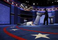 <p>Technicians set up the stage for the presidential debate between Democratic presidential candidate Hillary Clinton and Republican presidential candidate Donald Trump at Hofstra University in Hempstead, N.Y., Sept. 25, 2016. (Photo: Patrick Semansky/AP)</p>