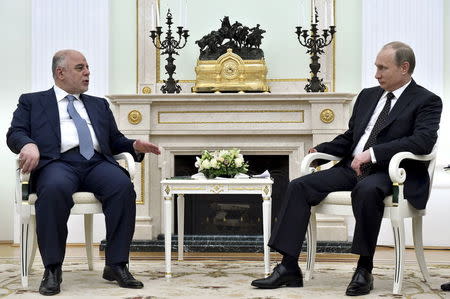 Iraqi Prime Minister Haider al-Abadi (L) talks to Russian President Vladimir Putin during their meeting at the Kremlin in Moscow, Russia, May 21, 2015. REUTERS/Kirill Kudryavtsev/Pool