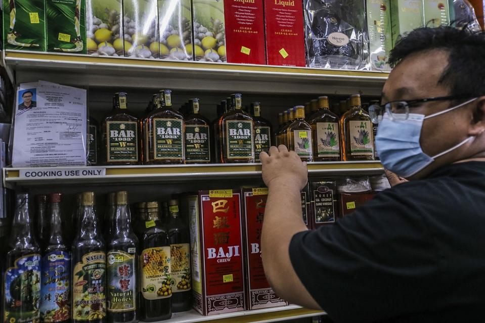 DBKL plans to ban the sale of liquor in grocery and convenience stores in Kuala Lumpur. — Picture by Hari Anggara