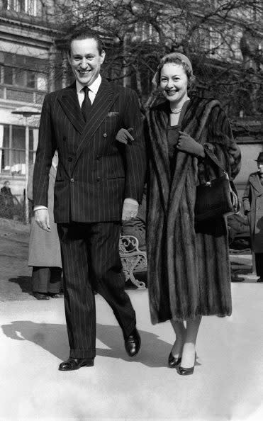 Olivia de Havilland and her future husband Pierre Galante in London, 1955 - Gamma-Keystone via Getty Images /Gamma-Keystone via Getty Images 