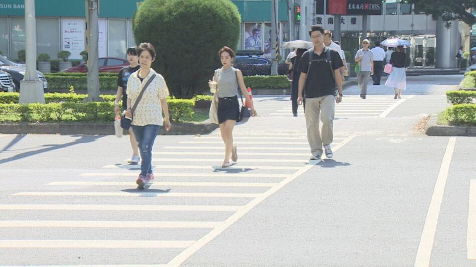 今（21日）是節氣「夏至」，各地為多雲到晴天氣，慎防熱傷害。（資料照） 