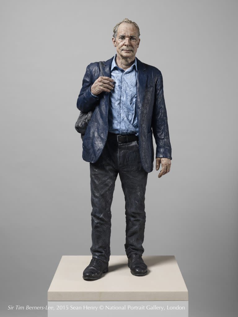 WWW發明人伯納斯-李的肖像雕塑，背著筆電背包、以平凡無奇的電腦工程師樣貌登場。（奇美提供）