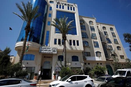 Palestinians walk at the headquarters of the High Court in the West Bank city of Ramallah September 8, 2016. REUTERS/Mohamad Torokman