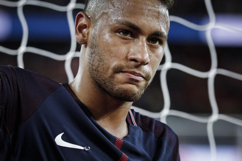 Neymar a également fait chavirer la toile dimanche soir… (AP Photo/Kamil Zihnioglu)