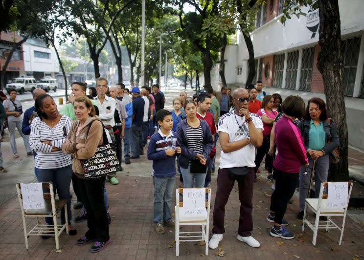 A pesar de las cifras del gobierno casi no se vieron colas en los centros de votación (FOTOS: AP)