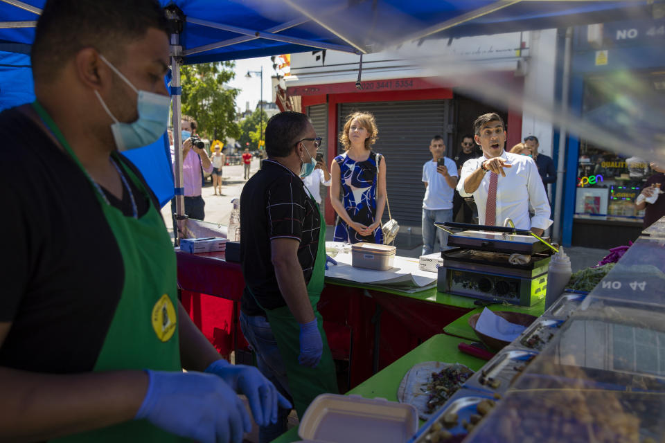 UK chancellor Rishi Sunak dropped in at Falafel Rush in central London. (Simon Walker / Treasury)