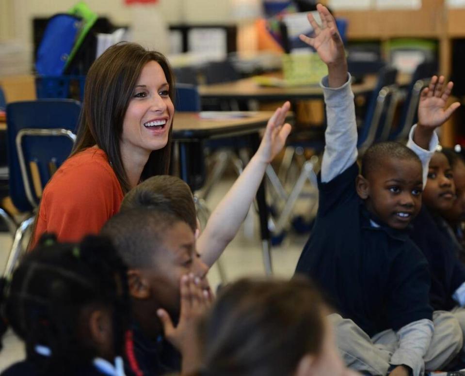 Kristin Cubbage, a teacher at Ashley Park K-8 School in Charlotte, was one of the teachers taking part in the Opportunity Culture program in this 2015 file photo. Charlotte-Mecklenburg Schools has won a federal grant to expand the Opportunity Culture program into more schools.