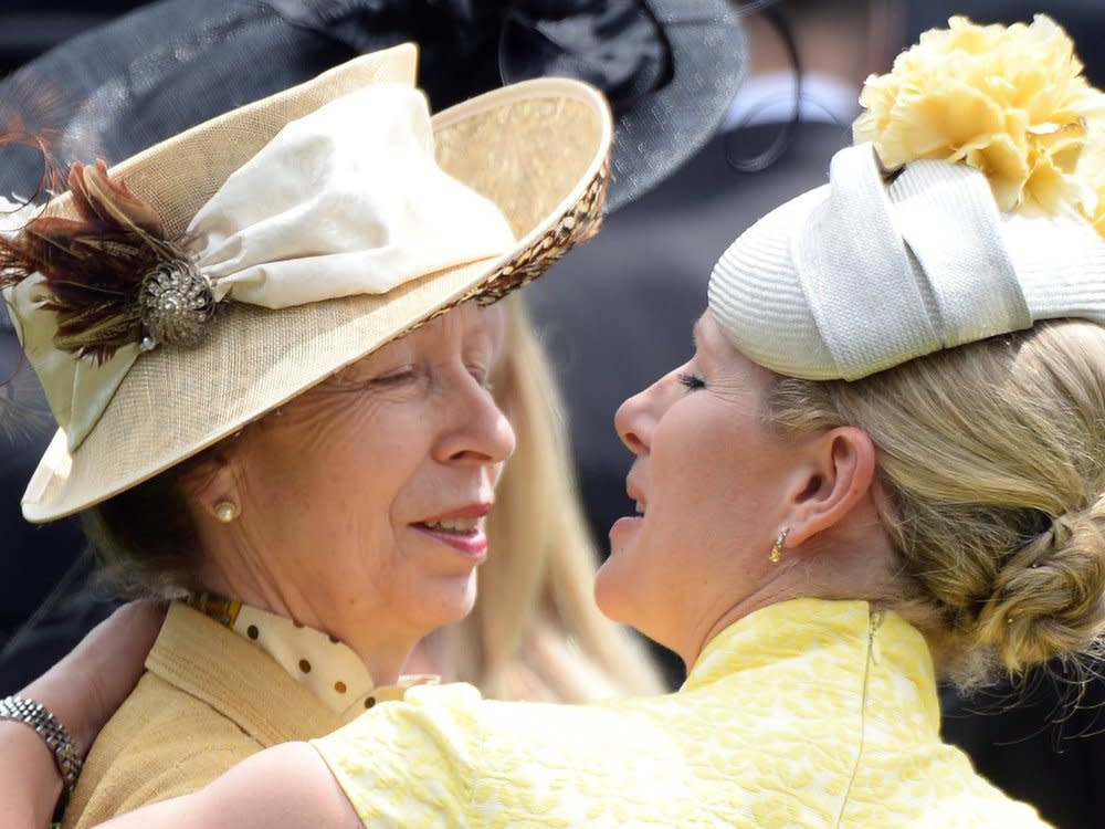 Zara Tindall mit ihrer Mutter, Prinzessin Anne. (Bild: imago images/Parsons Media)