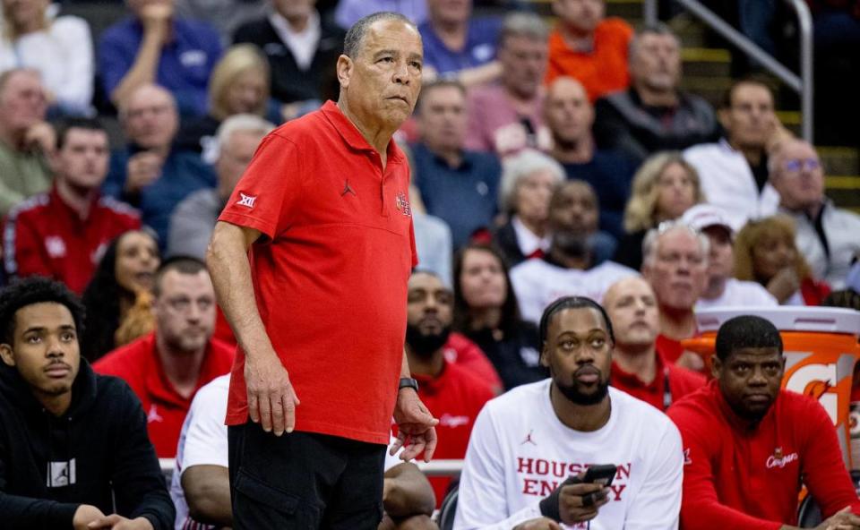 Houston coach Kelvin Sampson has led the Cougars to seasons of 30 wins or more three straight years.