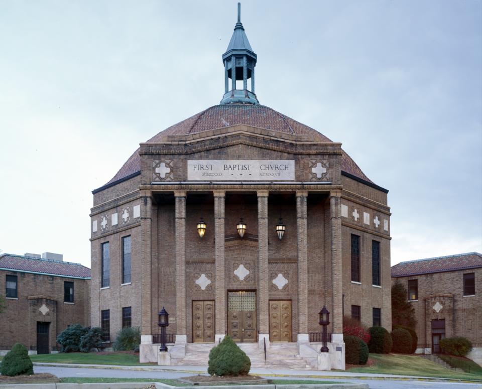 First Baptist Church (Asheville, North Carolina)
Built in the 1920s based on architect Douglas Ellington’s designs, this dome-shaped church is packed with Art Deco detailing, such as diamond-shaped panels and floral motifs in the sanctuary, and has a brick-and-marble exterior.