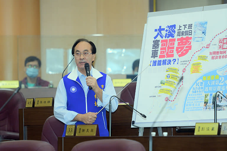 解決假日大溪塞車之苦，市議員李柏坊：採接駁方式勢在必行。（圖/市議會提供）