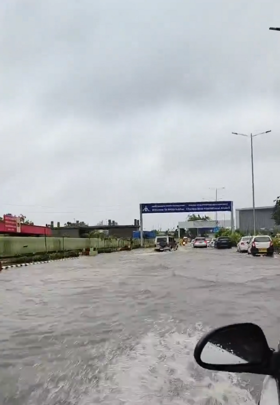 熱帶氣旋雷馬爾為印度和孟加拉帶來暴雨和強風，造成至少 17 人死亡。   圖：翻攝自 Promita Mukherjee Modi Ka Parivaar X（前推特）帳號