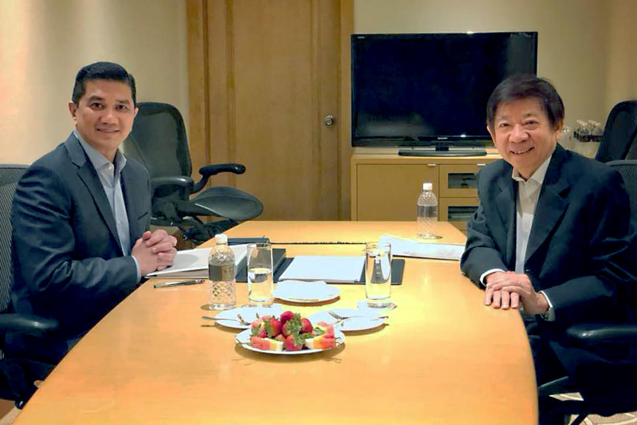 (From left): Malaysia’s Economic Affairs Minister Azmin Ali and Singapore’s Transport Minister Khaw Boon Wan. (PHOTO: Facebook / Azmin Ali)