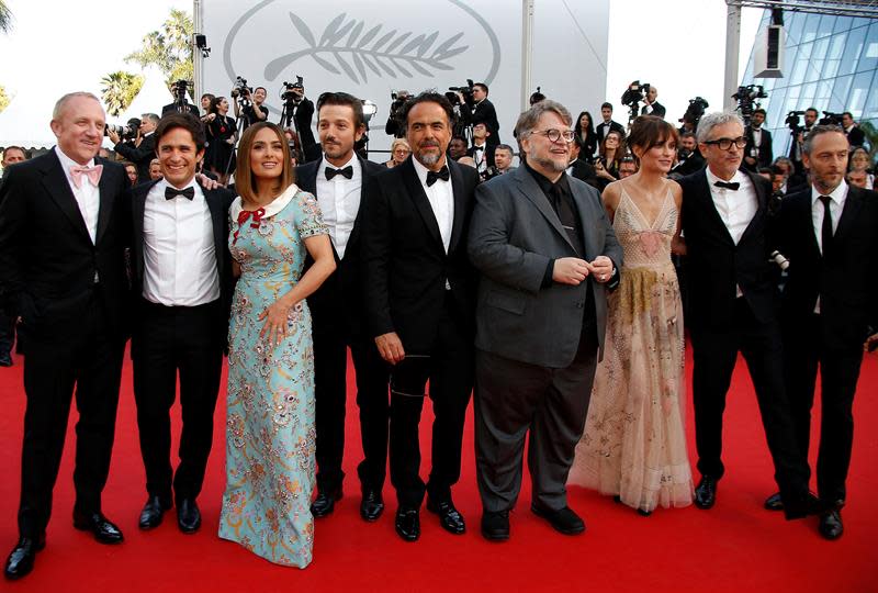 <p>México se llenó de orgullo al ver a Salma Hayek, Alejandro González Iñárritu, Alfonso Cuarón, Guillermo del Toro, Emmanuel Lubezki, Gael García Bernal y Diego Luna, desfilar juntos por la alfombra roja de Cannes. Su presencia nos regaló una de las imágenes más épicas de la historia del cine ya que logró reunir al “Dream Team” mexicano, cuyo talento ha logrado ganarse el reconocimiento internacional.<br><br></p>