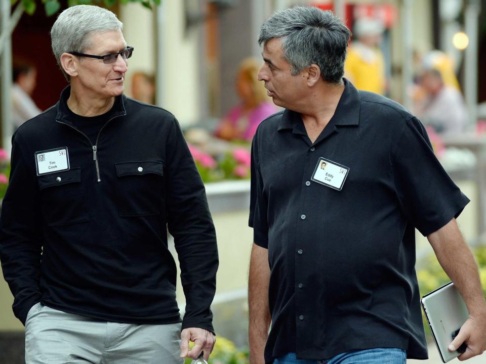 Tim Cook Eddy Cue