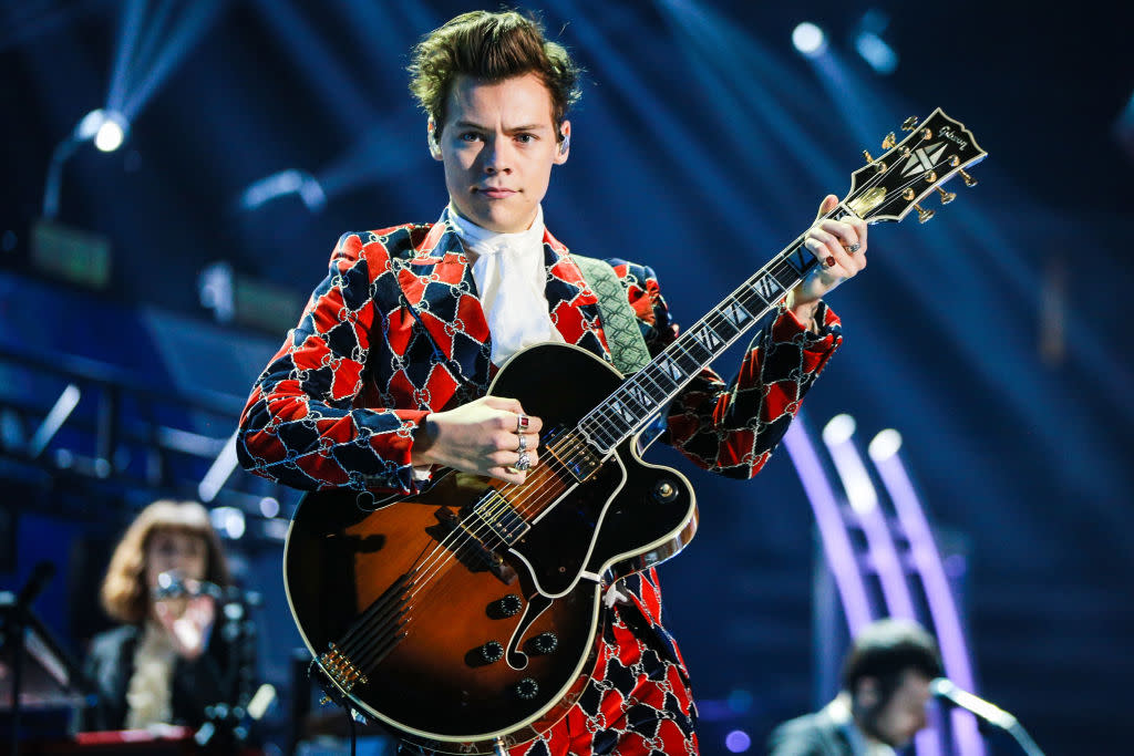 Hold onto your angel wings, because Harry Styles is performing at the Victoria’s Secret Fashion Show