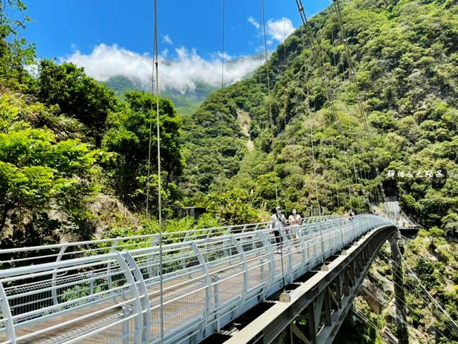 山月吊橋