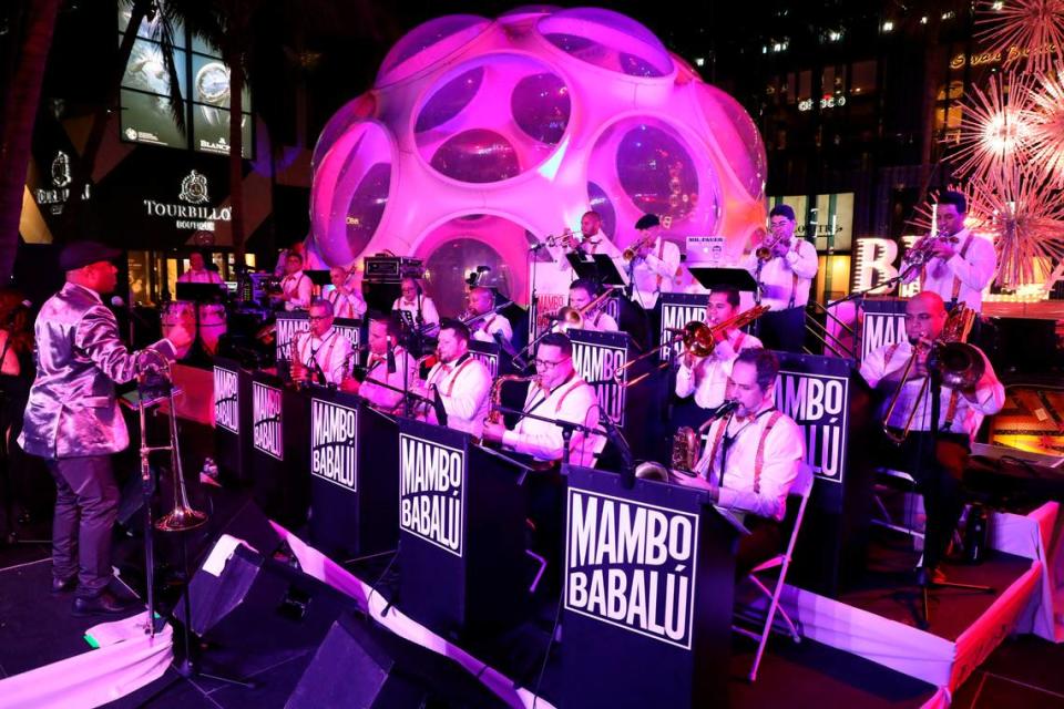 ‘Mambo Babalú’, durante Art Basel en el Miami Design District.