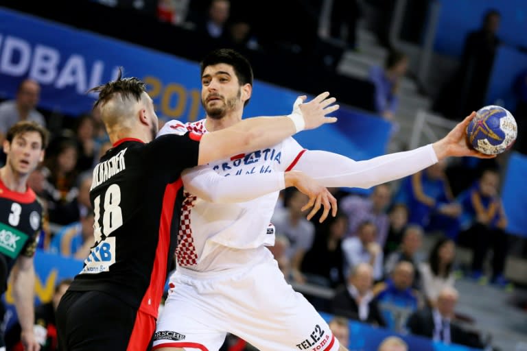 Germany's pivot Jannik Kohlbacher (L) defends against Croatia's right back Luka Stepancic at a Men's World Championship match in Rouen