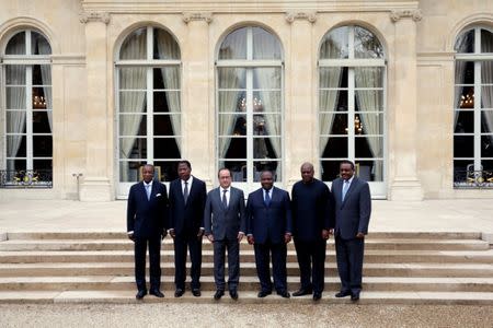 French President Francois Hollande (3rd L) surrounded by African leaders, from L-R, Guinea's President Alpha Conde, Benin's President Boni Yayi, Gabon's President Ali Bongo Ondimba, President John Dramani Mahama of Ghana and Prime Minister of Ethiopia Hailemariam Desalegn before the opening of a pre-COP21 working lunch at the Elysee Palace in Paris, France, November 10, 2015. REUTERS/Philippe Wojazer/Files