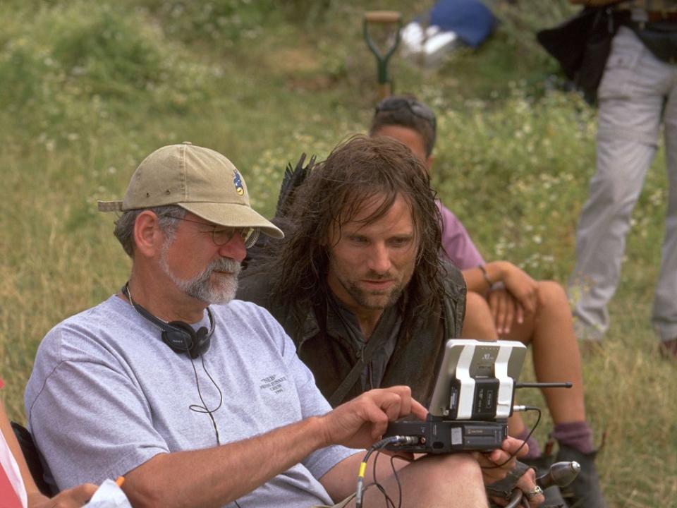 Producer Barrie M Osborne and Viggo Mortensen on the ‘Fellowship of the Ring’ set (Grant Maiden/New Line/Saul Zaent)