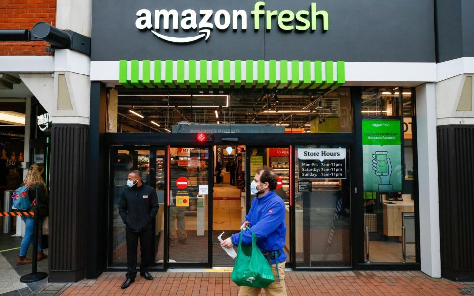 amazon fresh grocery shop - Bloomberg /Hollie Adams 