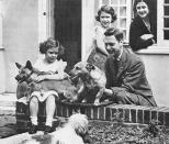 Future queen Elizabeth as a child with the Royal family. (Photo by: Photo 12/Universal Images Group via Getty Images)