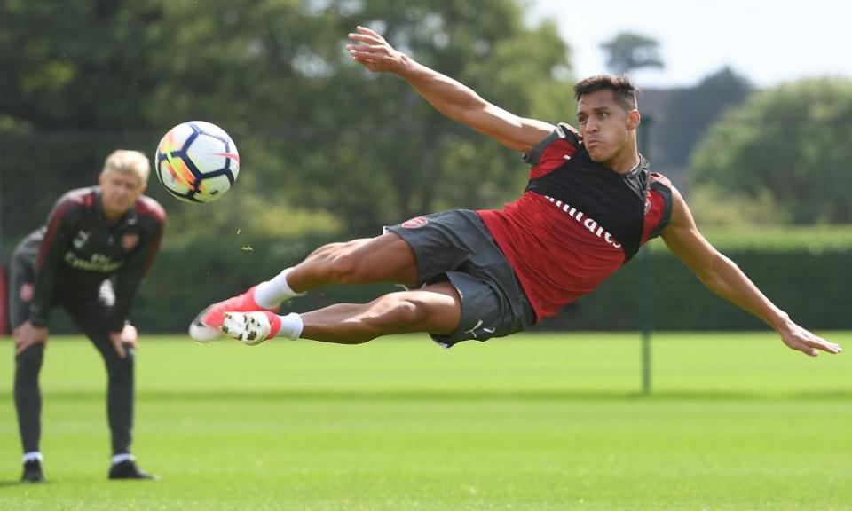 Arsenal taking financial risk by keeping Alexis Sánchez, admits Wenger