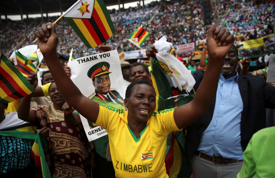 <p>People cheer as Emmerson Mnangagwa is sworn in as Zimbabwe’s president in Harare, Zimbabwe, Nov. 24, 2017. (Photo: Siphiwe Sibeko/Reuters) </p>