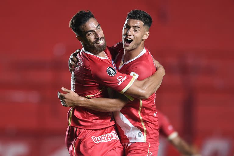 Gabriel Ábalos festeja su gol durante el partido de Copa Libertadores 2021 que disputan con Nacional de Montevideo