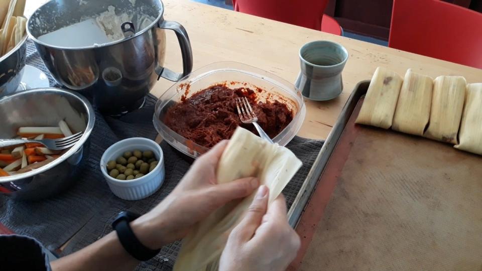 Making tamales de res Soroneses.