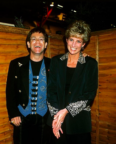 <p>Am 20. Todestag von Lady Di, gedachte Elton John seiner guten Freundin mit einem gemeinsam Bild und liebevollen Zeilen auf Instagram: “20 years ago today, the world lost an angel. #RIP” (Bild: Instagram.com/Elton John) </p>