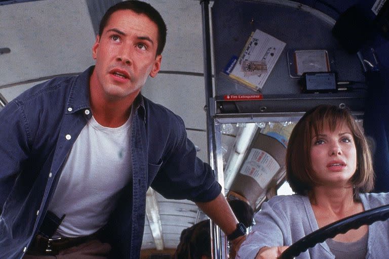 Keanu Reeves y Sandra Bullock en el film de Jan de Bont, Máxima velocidad (1994)