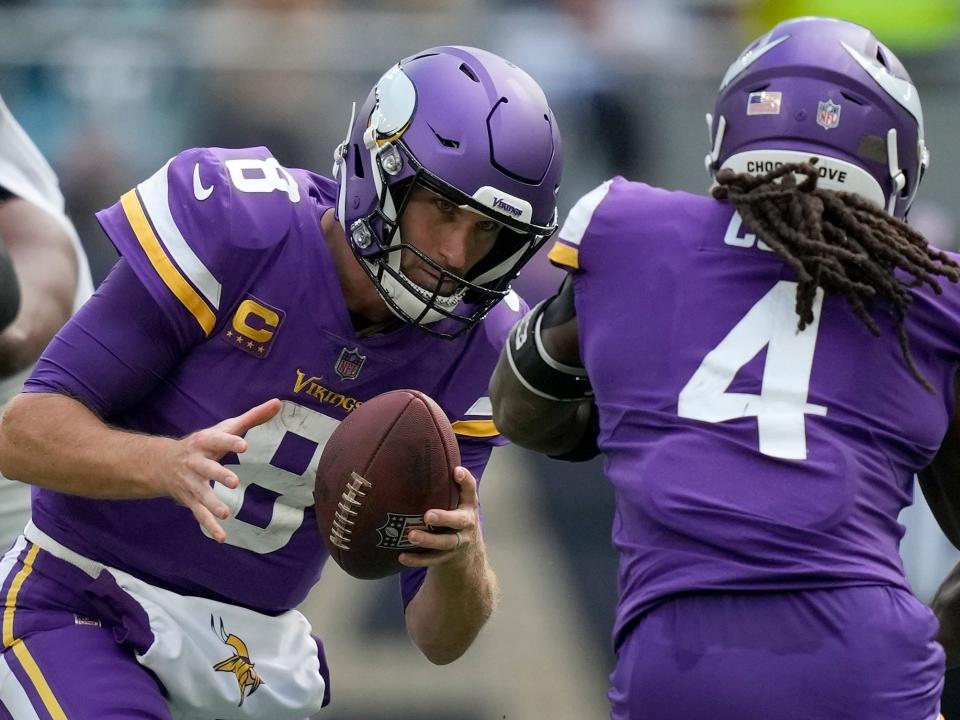 Kirk Cousins hands the ball off to Dalvin Cook during a game against the New Orleans Saints.