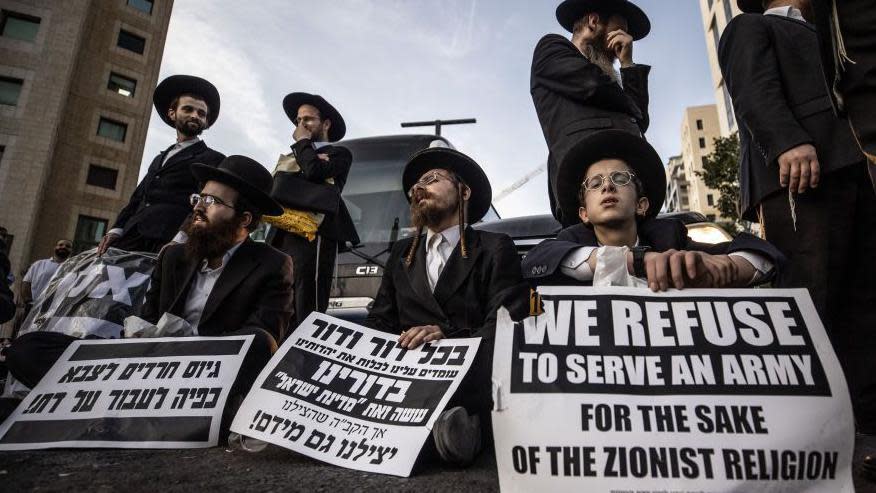 judíos ultraortodoxos se manifiestan en contra del servicio militar obligatorio.