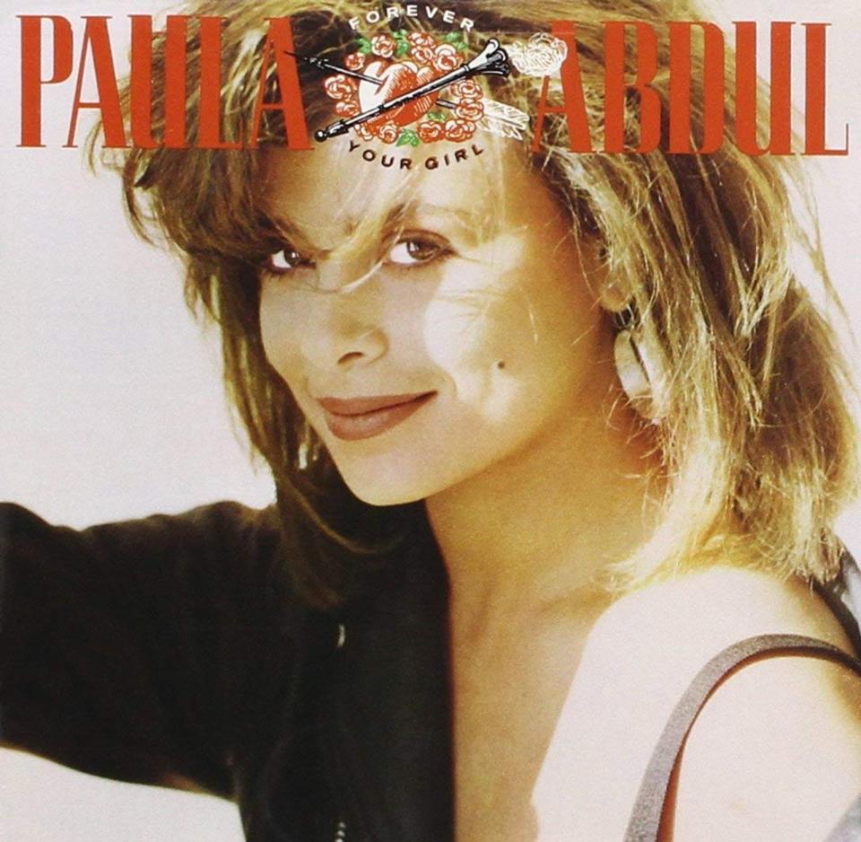 Paula Abdul war vor ihrer Karriere als Sängerin eine der gefragtesten Tänzerinnen und Chereografinnen der Musikvideo-Ära. Als sie 1988 ihr Debütalbum "Forever Your Girl" veröffentlichte, wurde sie zum Superstar. Das Album verkaufte sich sieben Millionen Mal und enthielt vier US-Nummer-eins-Hits - letzteres hatte zuvor noch kein anderer Künstler geschafft. (Bild: Virgin)