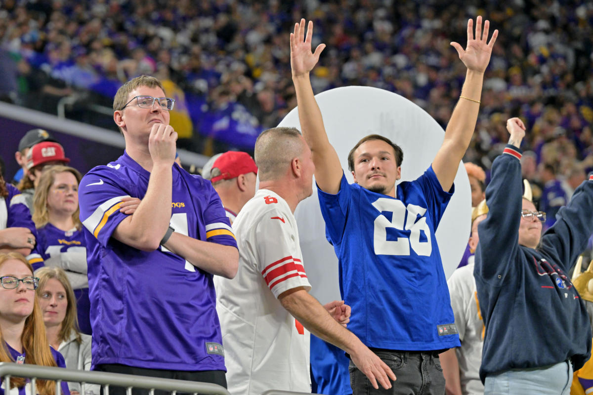 Former Oregon Ducks' star Kayvon Thibodeaux says he was praying, not  pouting during N.Y. Giants' historic comeback win 