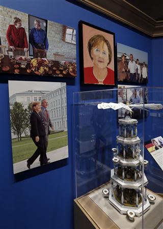 A portrait of German Chancellor Angela Merkel, painted by former U.S. President George W. Bush, is displayed at "The Art of Leadership: A President's Personal Diplomacy" exhibit at the Bush Presidential Library and Museum in Dallas, Texas April 4, 2014. REUTERS/Brandon Wade