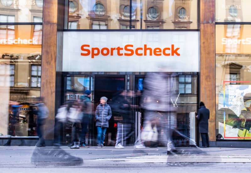 People walk past a Sportscheck store in Munich's pedestrian zone. Italy's largest sports retailer, Cisalfa, has reached a deal to buy the Munich-based sports retail chain SportScheck out of bankruptcy, the insolvency administrator announced on Wednesday. Lino Mirgeler/dpa