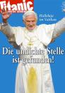 <b>29. Juni: „Titanic“ mit umstrittenem Papst-Cover kommt an den Kiosk</b><br><br>182 – so viele Beschwerden gab es beim Presserat gegen den Juli-Titel der „Titanic“, der Papst Benedikt XVI. mit einem gelben Fleck auf der Soutane zeigte. Diese Anspielung auf den „Vatileaks“ - Skandal um den Verrat von Interna („Halleluja im Vatikan – Die undichte Stelle ist gefunden!“) sei „entwürdigend und ehrverletzend“, hieß es in der Rüge. Das… (Bild: Titanic)