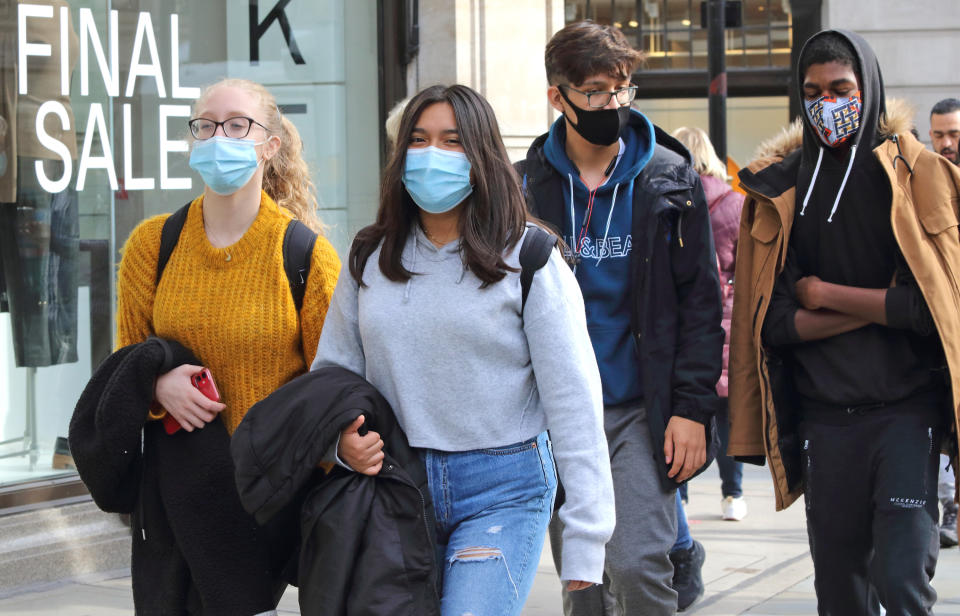  Shoppers wearing facemasks walk along Regent Street Public people are seen wearing facemasks while out shopping in London following prime minister, Boris Johnson's announcement of a new three tier lockdown system because of the increasing cases of coronavirus infections in the UK. (Photo by Keith Mayhew / SOPA Images/Sipa USA) 