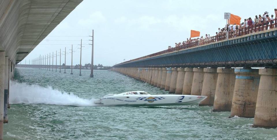 Aqua Toy Store, piloted by Tague Estes of Lighthouse Point, Fla., and Dan Campbell, of Fort Lauderdale, Fla., speeds between new, left, and old Seven Mile Bridges in the Florida Keys en route to victory in the Superboat Unlimited Class Sunday, June 16, 2002, at the Fountain Marathon Super Boat Grand Prix.