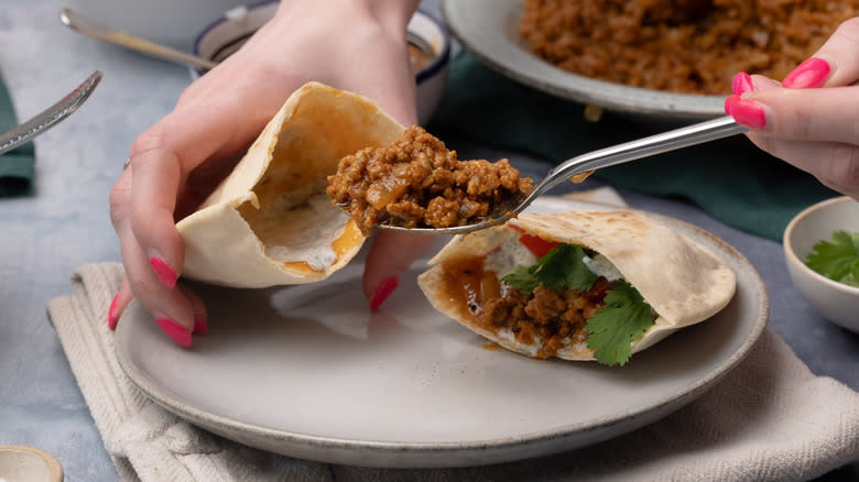 mint and mango lamb pitas