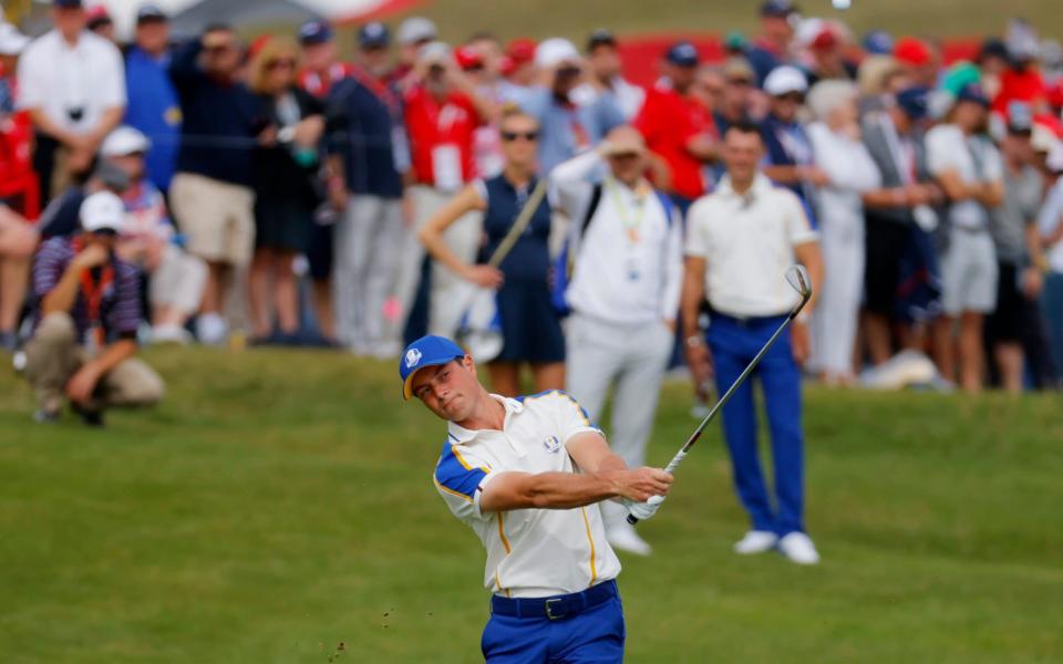 Viktor Hovland chips onto the 2nd green during the Singles. - REUTERS/Mike Segar