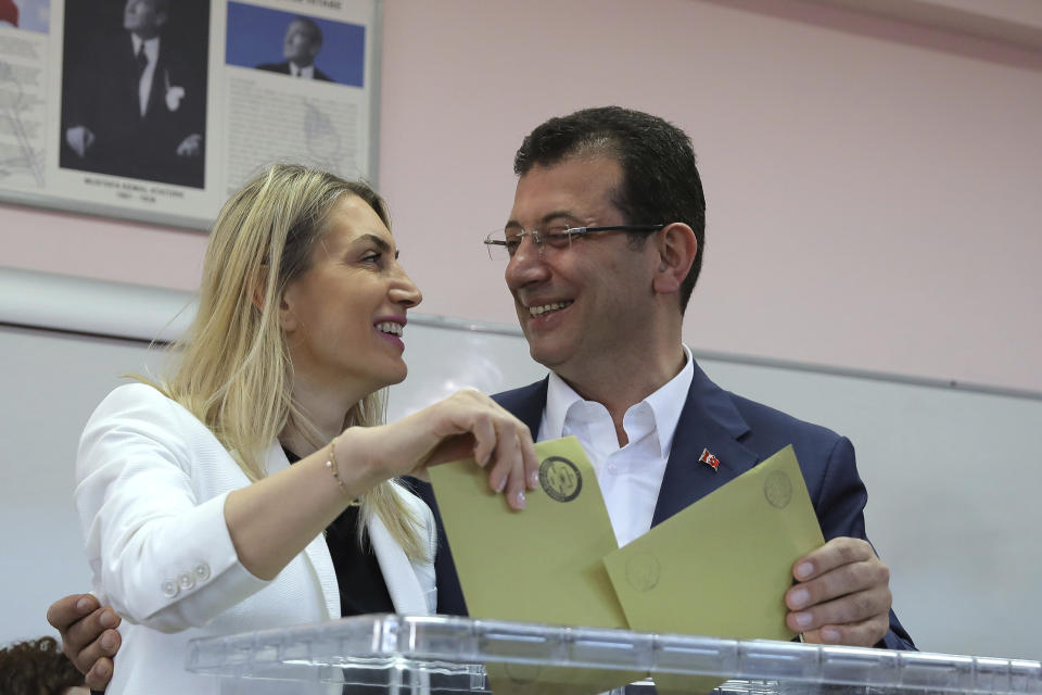 Ekrem Imamoglu, mayoral candidate for Istanbul of Republican People's Party CHPV, and his wife Dilek cast their ballot at a polling station during the local elections in Istanbul, Sunday, March 31, 2019. Turkish citizens have begun casting votes in municipal elections for mayors, local assembly representatives and neighborhood or village administrators that are seen as a barometer of Erdogan's popularity amid a sharp economic downturn. (AP Photo)