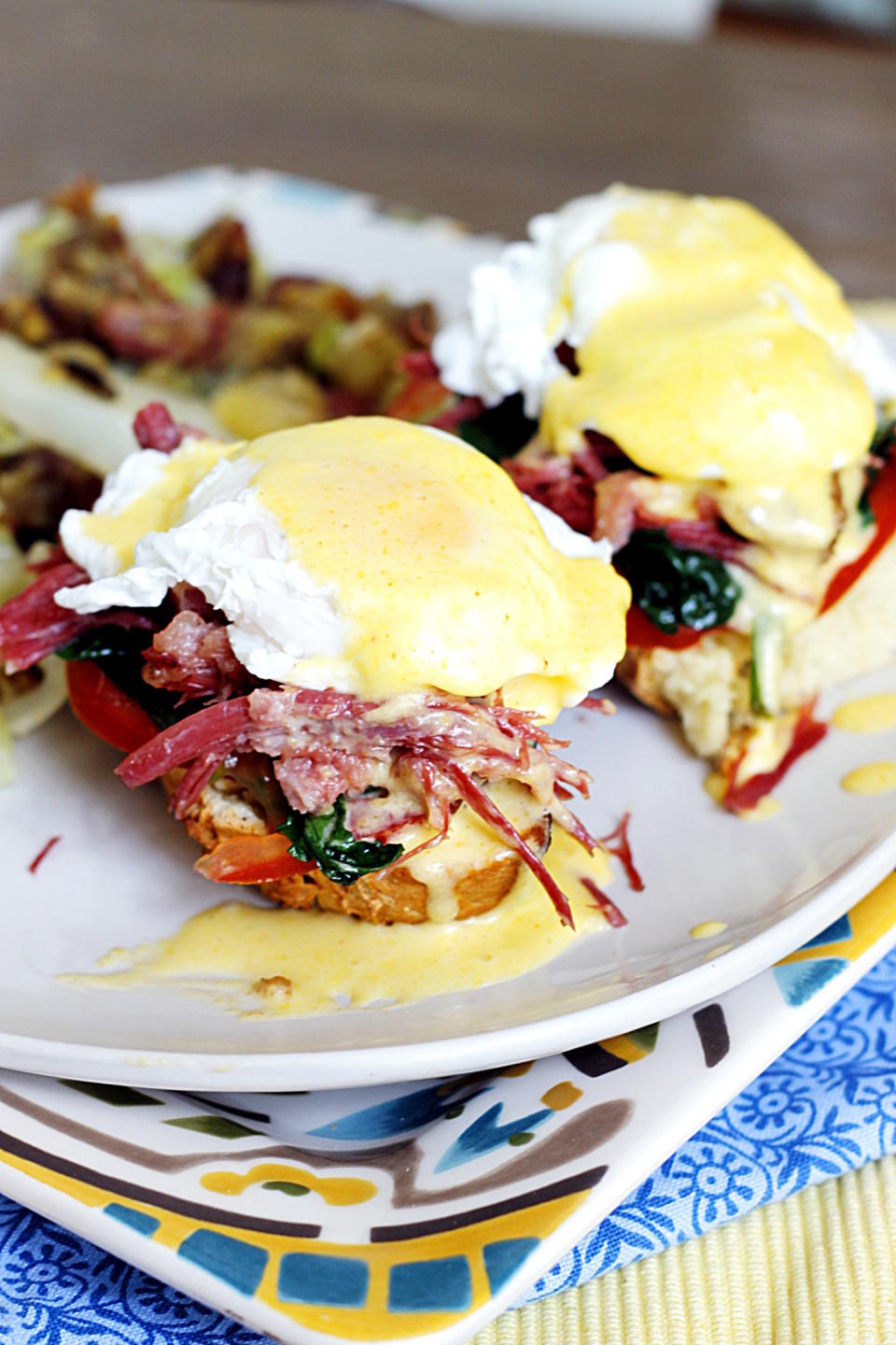 <strong>Get the<a href="http://fabtasticeats.com/2013/03/18/irish-eggs-benedict-with-corned-beef-and-cabbage-hash/" target="_blank"> Irish Eggs Benedict recipe</a> from Fabtastic Eats</strong>