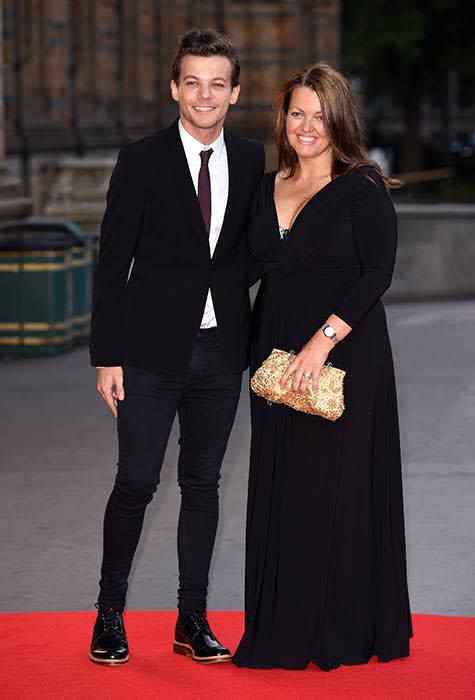 Louis-Tomlinson-mum1