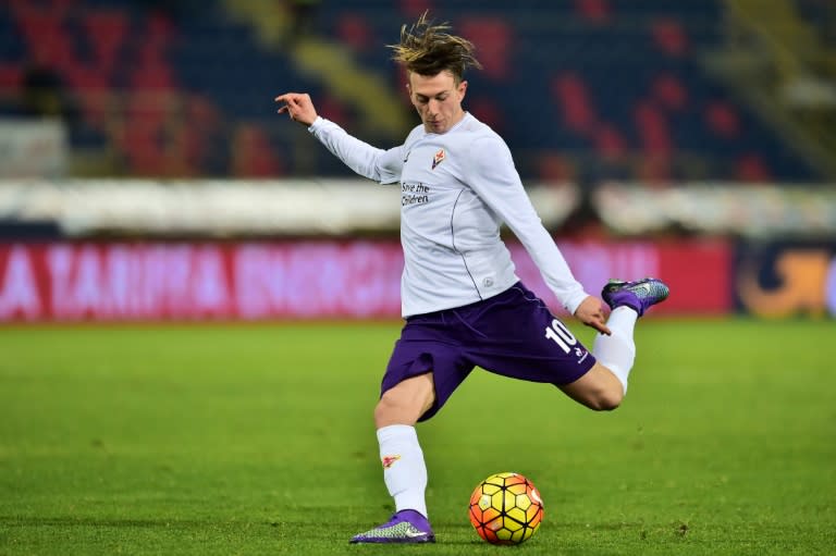 Fiorentina's forward from Italy Federico Bernardeschi kicks the ball during the Italian Serie A football match Bologna vs Fiorentina at "Renato Dall'Ara" Stadium in Bologna on Febrauary 6, 2016