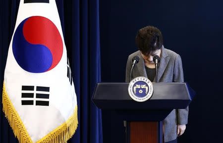 File Photo: South Korean President Park Geun-Hye bows during an address to the nation, at the presidential Blue House in Seoul, South Korea, 29 November 2016. REUTERS/Jeon Heon-Kyun/Pool